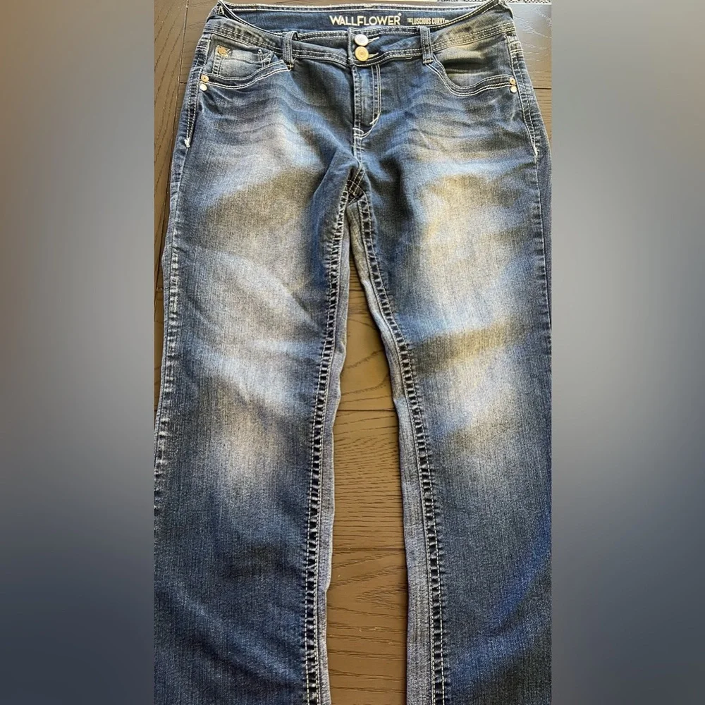 Wallflower Luscious Curvy Fit Women’s Medium Washed Boot Cut Jeans Size 13 Reg! - Picture 2 of 10